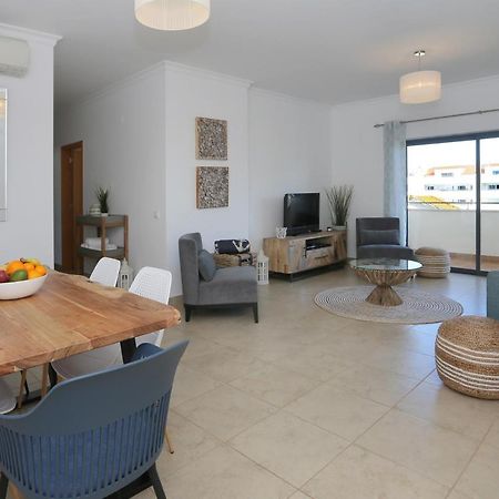 3 Bedroom Apartment With Indoor Pool Central לאגוּ‏ש מראה חיצוני תמונה