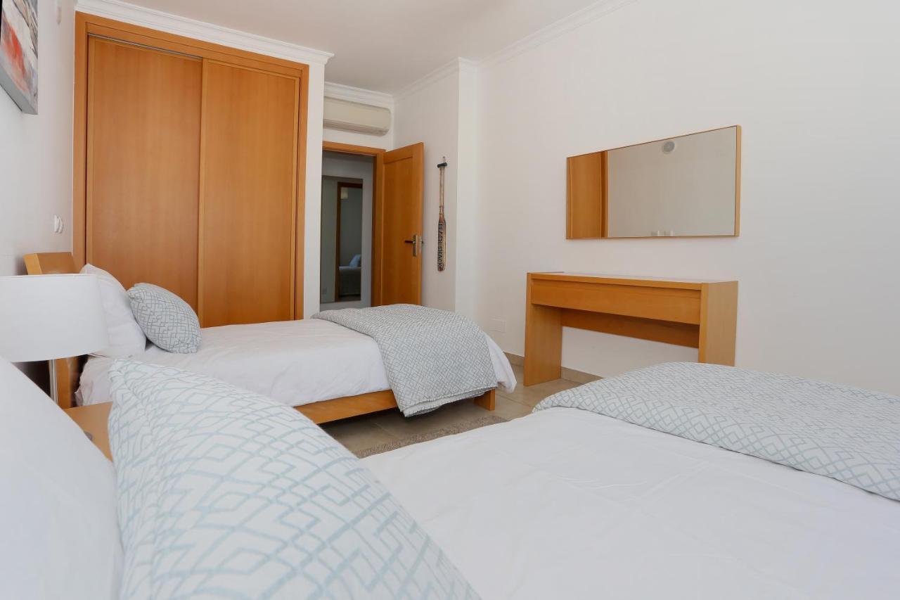 3 Bedroom Apartment With Indoor Pool Central לאגוּ‏ש מראה חיצוני תמונה