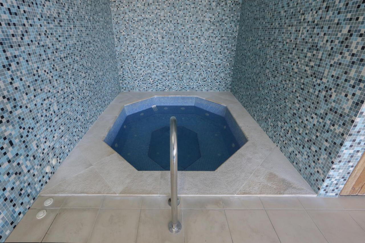 3 Bedroom Apartment With Indoor Pool Central לאגוּ‏ש מראה חיצוני תמונה