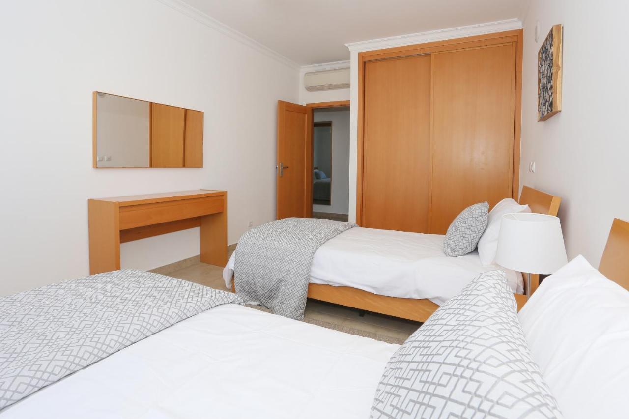 3 Bedroom Apartment With Indoor Pool Central לאגוּ‏ש מראה חיצוני תמונה