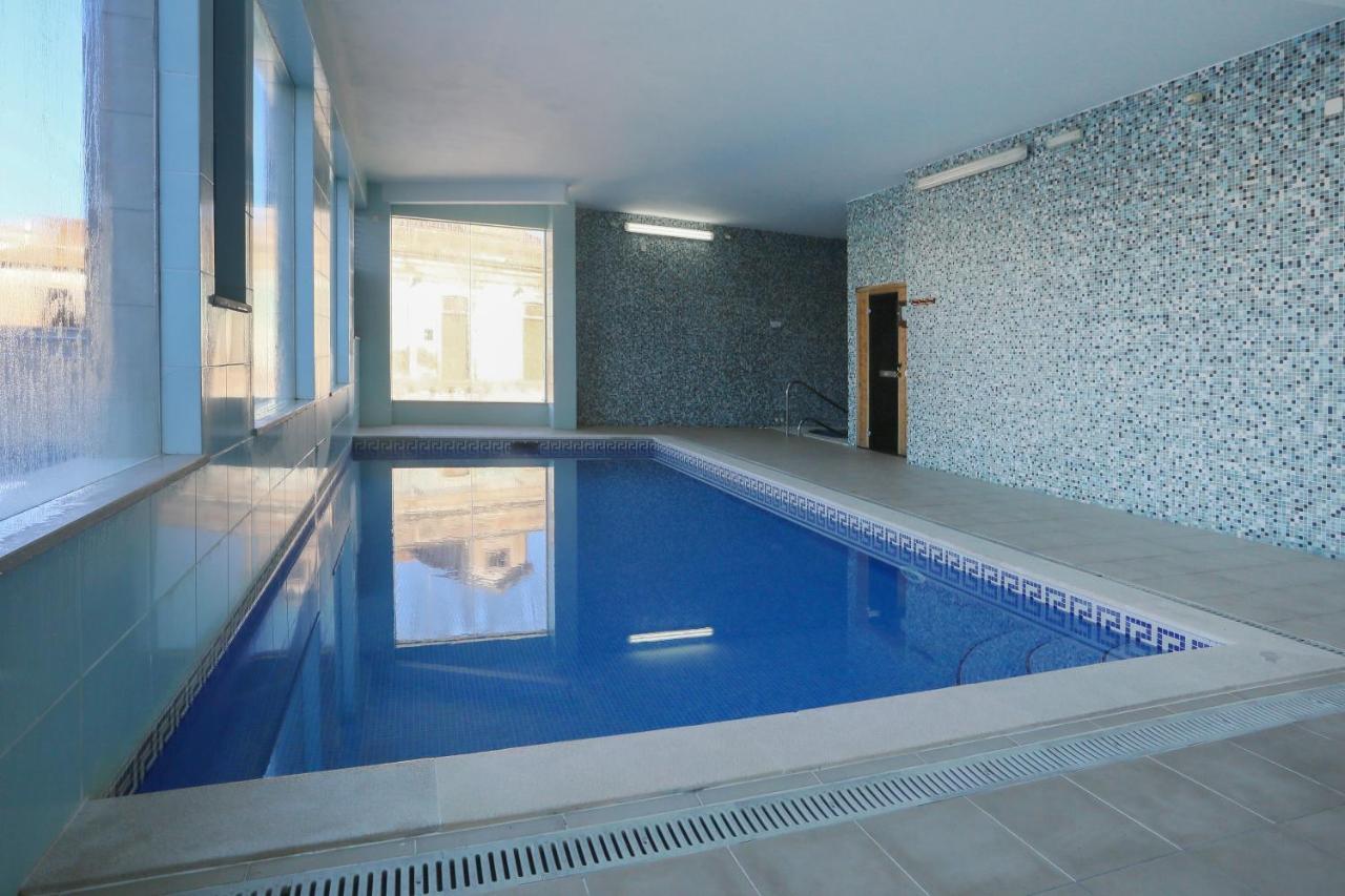 3 Bedroom Apartment With Indoor Pool Central לאגוּ‏ש מראה חיצוני תמונה