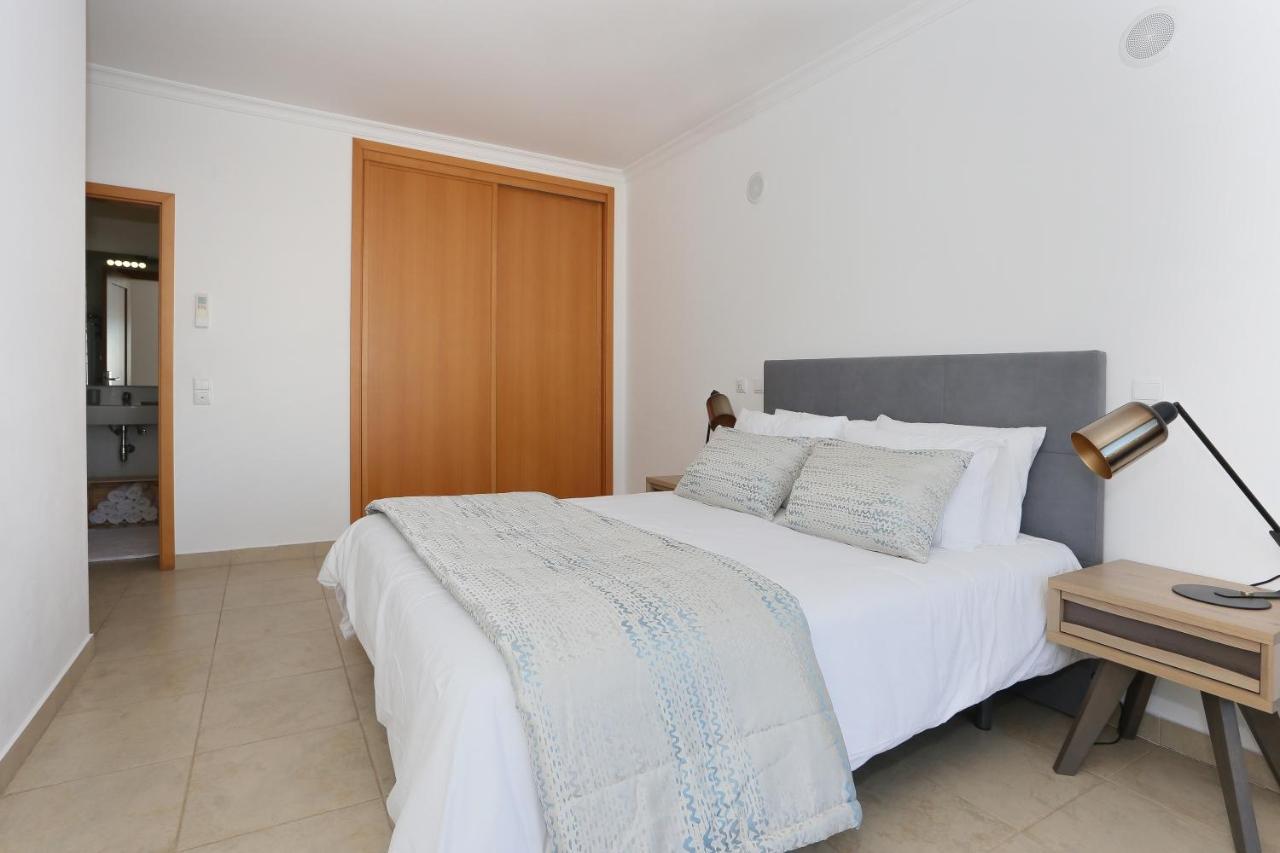 3 Bedroom Apartment With Indoor Pool Central לאגוּ‏ש מראה חיצוני תמונה