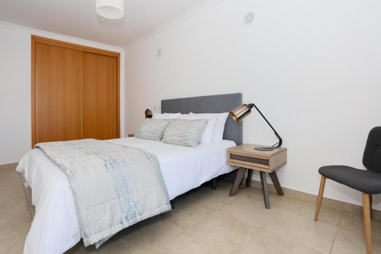 3 Bedroom Apartment With Indoor Pool Central לאגוּ‏ש מראה חיצוני תמונה