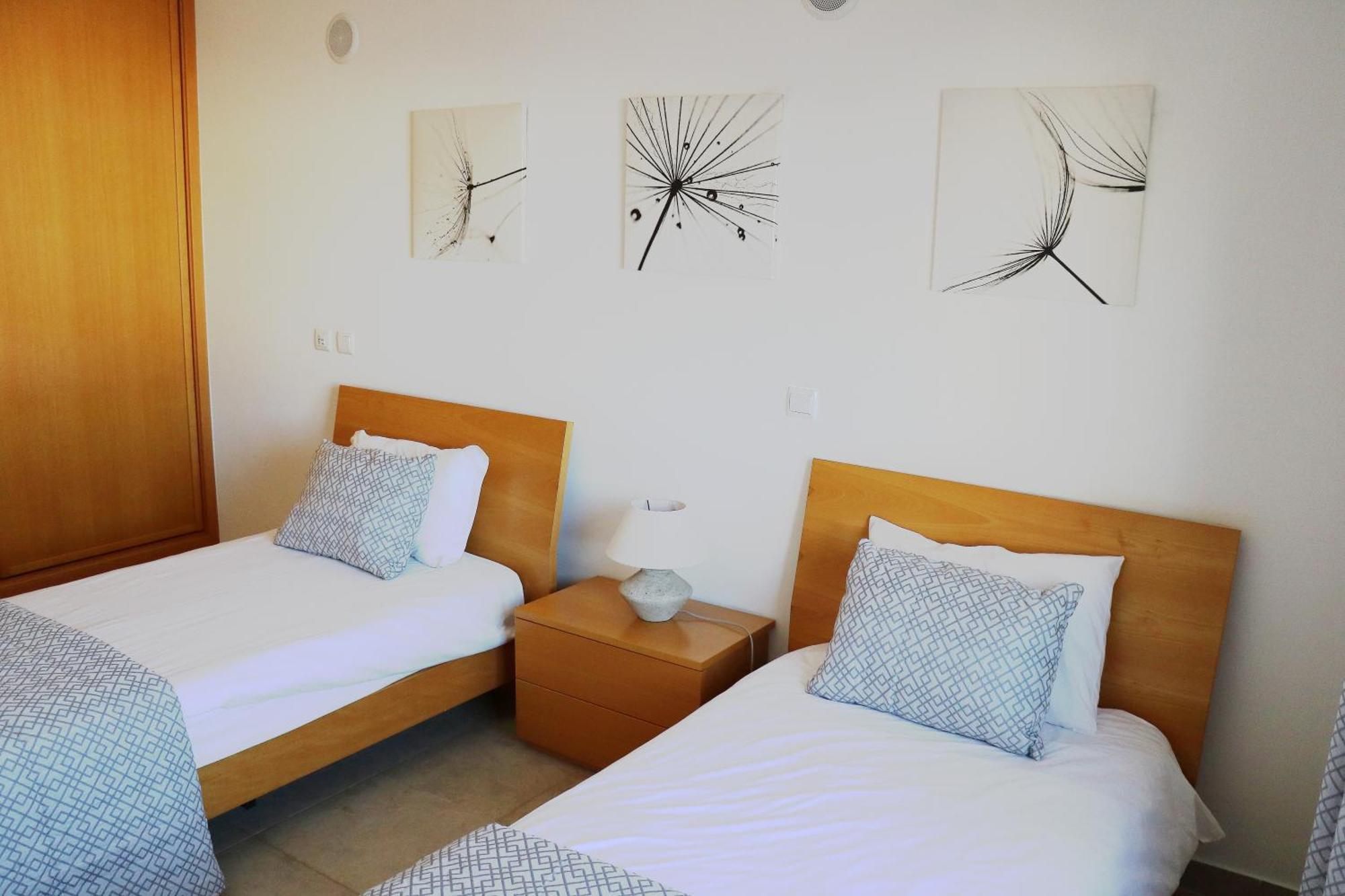 3 Bedroom Apartment With Indoor Pool Central לאגוּ‏ש מראה חיצוני תמונה