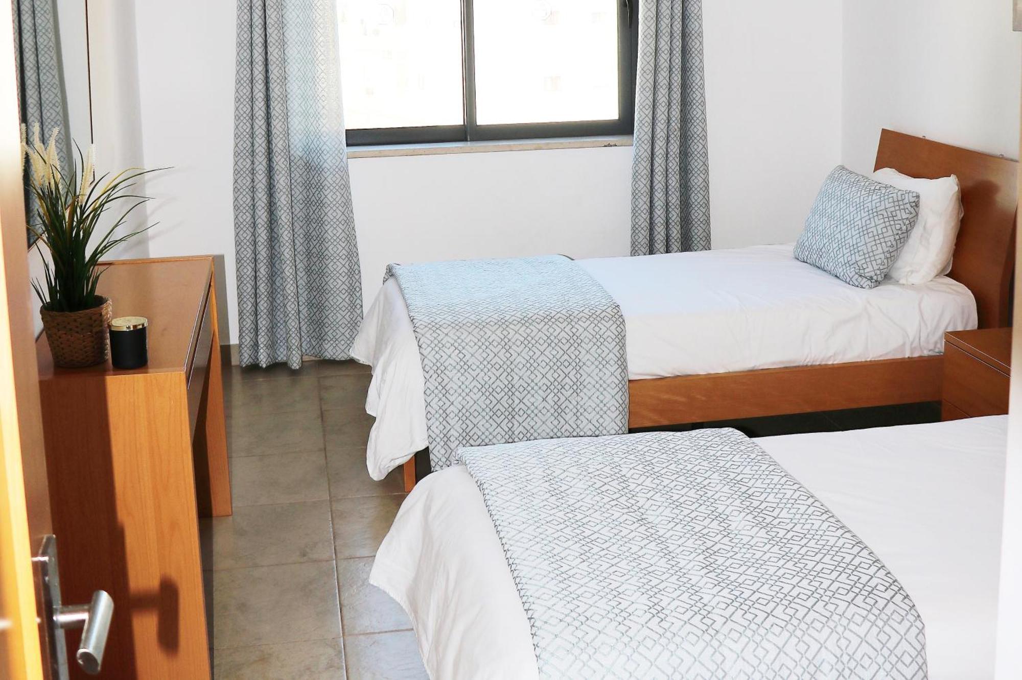 3 Bedroom Apartment With Indoor Pool Central לאגוּ‏ש מראה חיצוני תמונה